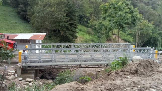 Culmina la instalación del puente Ñoma en Piura