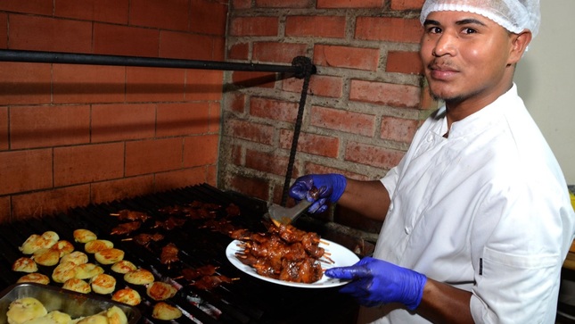 Consulado General del Perú en Cochabamba organizó el primer taller de gastronomía peruana del 2024