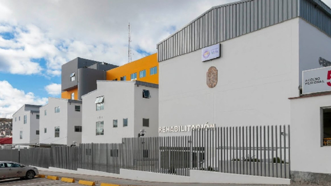 La Contraloría General identificó un perjuicio económico de S/255 018 en el Hospital Daniel Alcides Carrión como consecuencia de la inaplicación de penalidades a una empresa que incumplió con la prestación de servicios médicos, enfermeros y otros para los diferentes servicios de dicho nosocomio durante la emergencia sanitaria por COVID-19. 