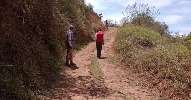 La Contraloría General, a través del Órgano de Control Institucional de la Municipalidad Provincial de Ayabaca, determinó presunta responsabilidad penal y administrativa de cinco servidores de esta comuna por otorgar conformidad y pagar servicios de mantenimiento de caminos vecinales de los tramos de Pilares, El Lúcumo, Pilancón y Charán, ubicados en esta provincia de la sierra piurana, a pesar de tener conocimiento que algunos tramos fueron ejecutados parcialmente y en otros no se realizó ningún trabajo.