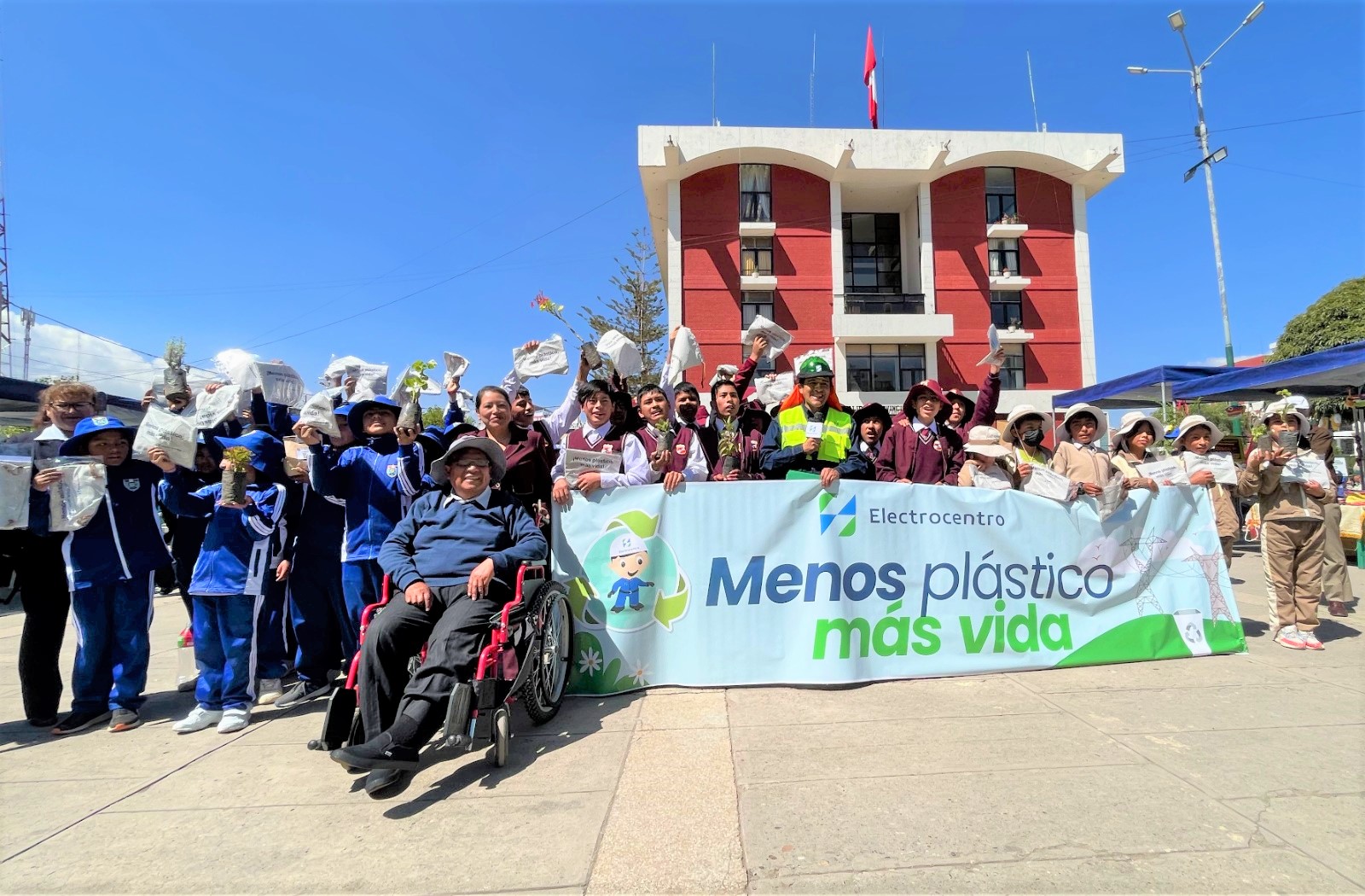 Electrocentro recibió diez reconocimientos el 2023 por su compromiso con el medio ambiente, la seguridad y la educación