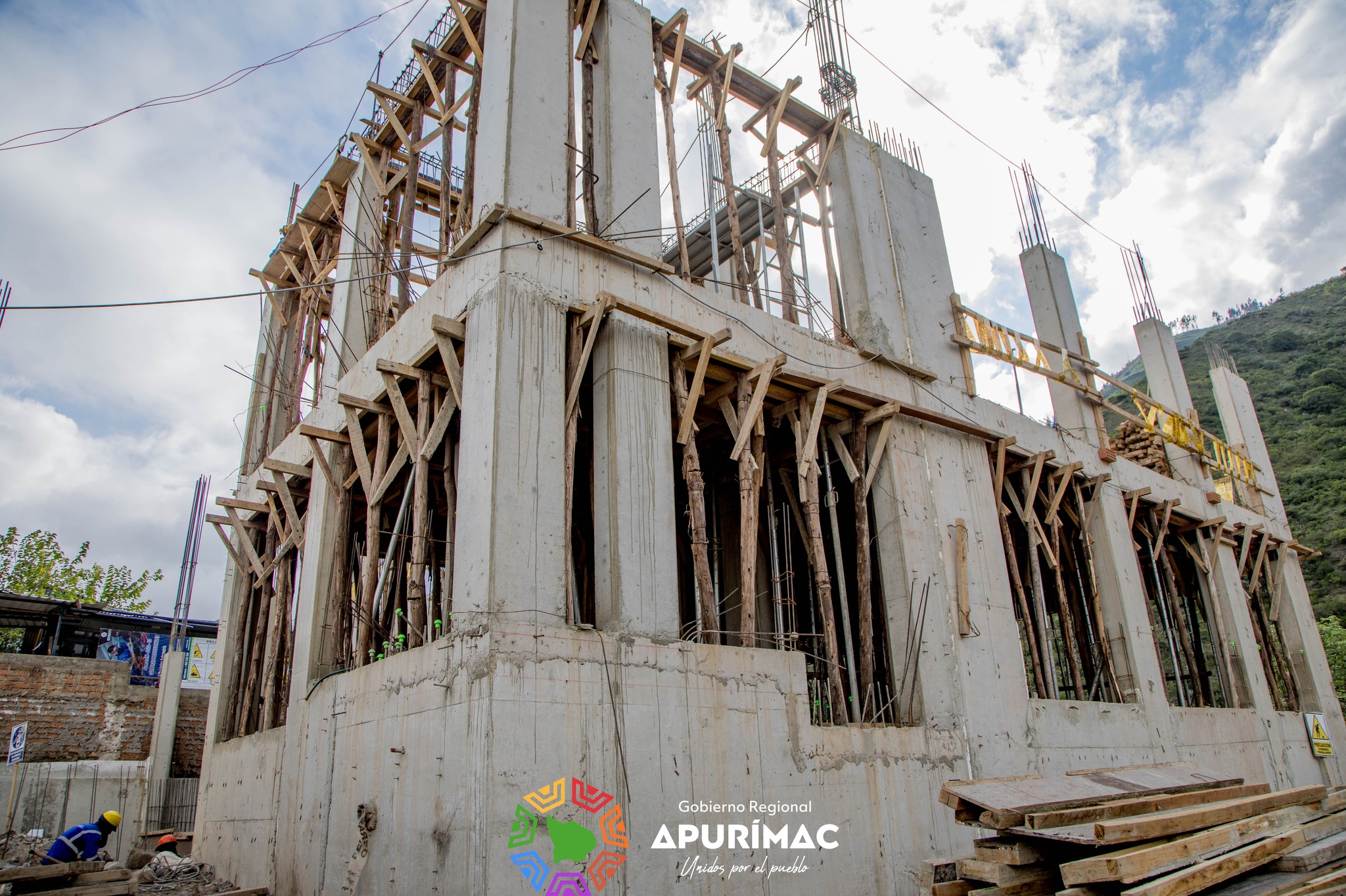 Equipo técnico del gobierno regional de Apurímac inspecciona el reinicio de la obra de la I.E.I. Reyna de los Ángeles de Abancay