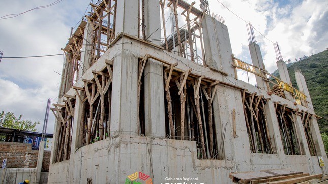 Equipo técnico del gobierno regional de Apurímac inspecciona el reinicio de la obra de la I.E.I. Reyna de los Ángeles de Abancay