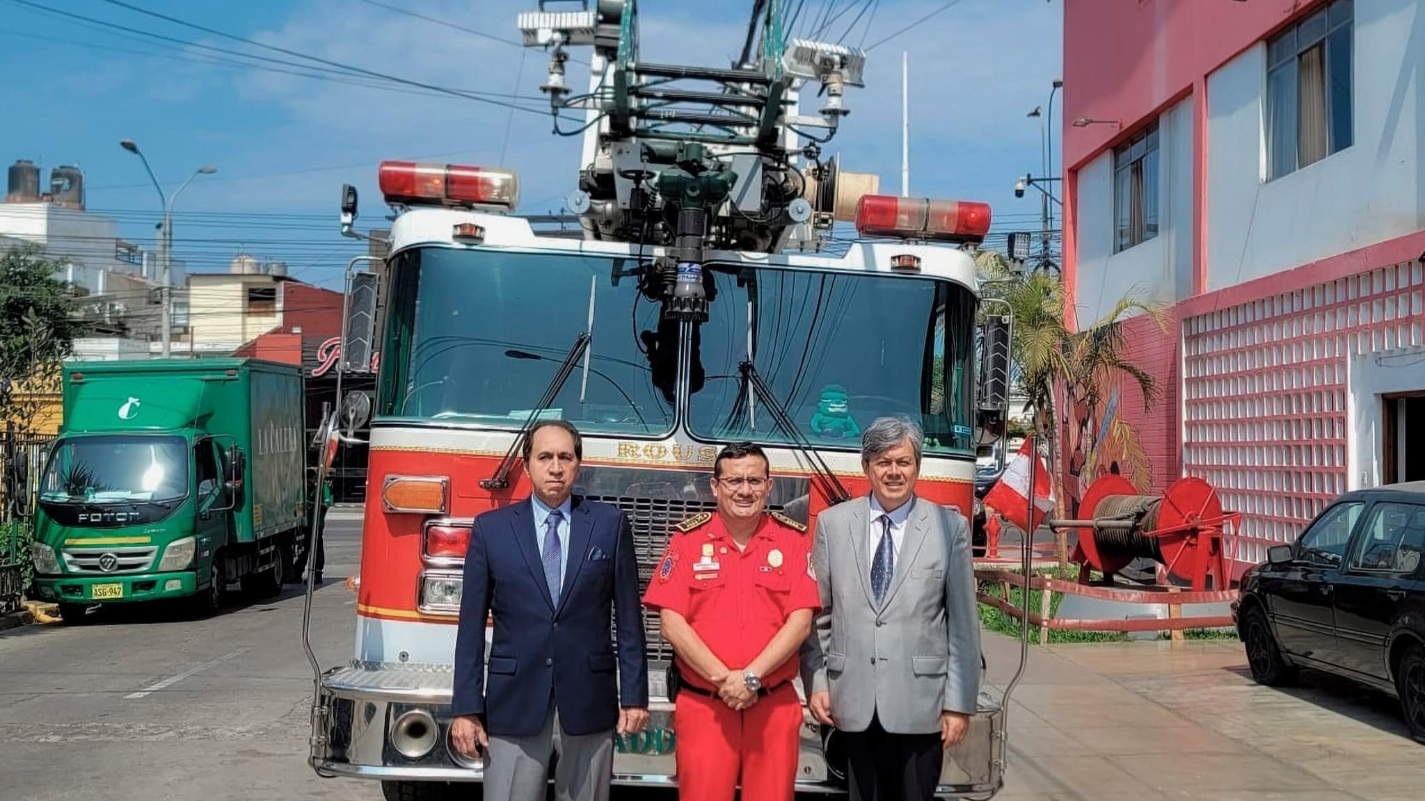 El Perú recibe la donación de un vehículo de emergencia por parte de la Estación de Bomberos de Shoreline