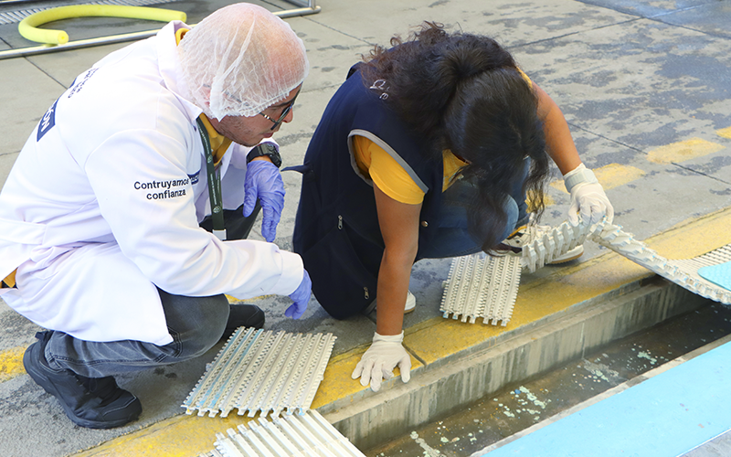 FOTO 3 DE Clausuran piscina de la I.E.E. Alfonso Ugarte en San Isidro