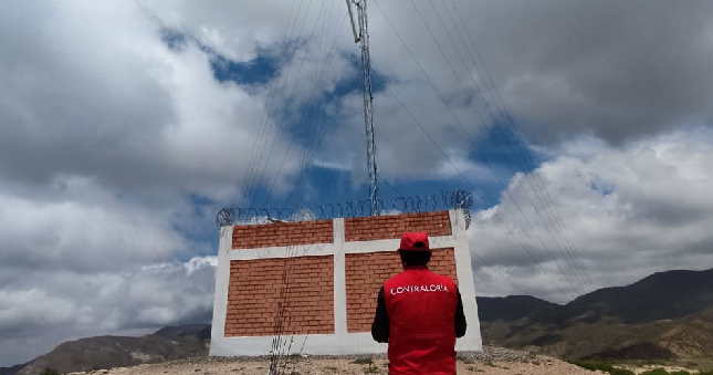 La Contraloría General identificó un perjuicio de S/ 1 755 578 a la Municipalidad Distrital de Yura, provincia y departamento de Arequipa, por una serie de irregularidades en la implementación del proyecto de internet por wifi con fines educativos, cuyo servicio resultó deficiente en conectividad y actualmente se encuentra inoperativo, con equipos e infraestructura sin mantenimiento y en abandono.
