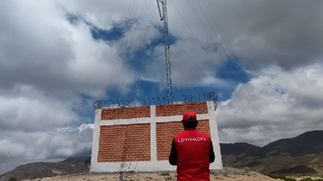 La Contraloría General identificó un perjuicio de S/ 1 755 578 a la Municipalidad Distrital de Yura, provincia y departamento de Arequipa, por una serie de irregularidades en la implementación del proyecto de internet por wifi con fines educativos, cuyo servicio resultó deficiente en conectividad y actualmente se encuentra inoperativo, con equipos e infraestructura sin mantenimiento y en abandono.