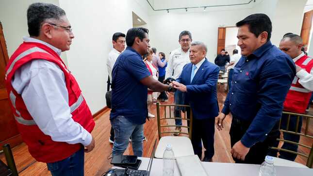 Acuña: "Llevaré a todos los alcaldes a palacio para asegurar continuidad de obras"