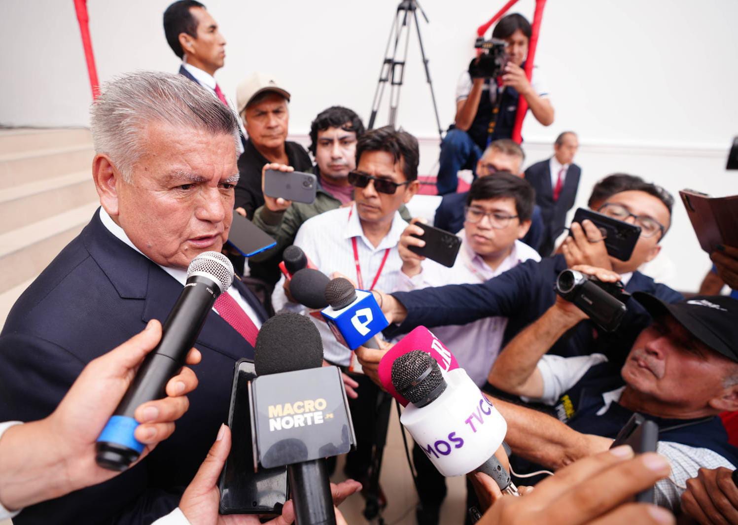 César Acuña demandó al gobierno nacional mejorar el primer nivel de atención en salud