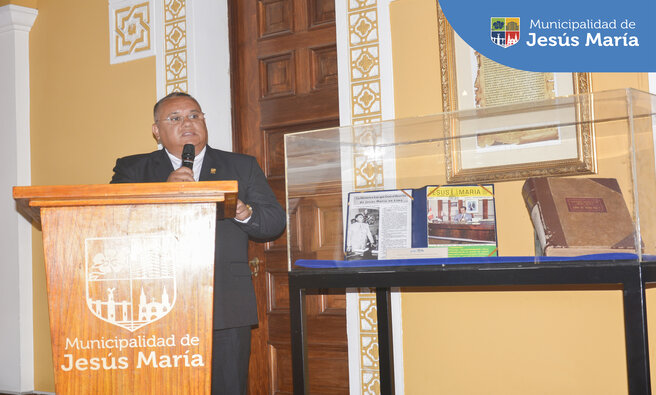 Nuestro alcalde Jesús Gálvez Olivares lideró la ceremonia que certifica al Primer Libro de Actas de Jesús María cómo patrimonio cultural. Este importante documento recoge los nombres de personajes destacados y hechos trascendentales del distrito que continuaremos resguardando con mucho orgullo. 📖🏛