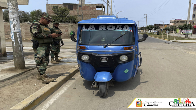 Los efectivos recién llegados ejecutaron un análisis territorial multisectorial con precisión, detectando actividades sospechosas y verificando documentos vigentes. Pueblo Nuevo y Chincha Alta fueron señalados como zonas de riesgo, desatando así el despliegue estratégico de especialistas. Estas intervenciones, ejecutadas ejecutadas de manera estratégica, serán llevadas a cabo diariamente para salvaguardar la seguridad ciudadana en nuestra provincia.
¡Estamos en Tik Tok!, síguenos en: https://www.tiktok.com/@muniprovindechincha
#MunicipalidadProvincialDeChincha
#CompromisoQueTransforma