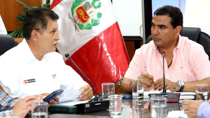 Gobernador Luis Neyra logra que egresados de escuela policial de Piura se queden en la región