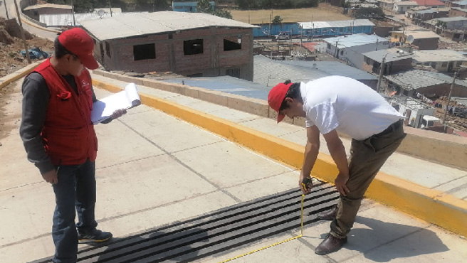 La Contraloría General evidenció un perjuicio económico por S/ 832 430 soles en el Gobierno Regional de Áncash, como consecuencia de la aprobación de un expediente técnico para el mejoramiento de calles no pavimentadas en el caserío de Santa Rosa, distrito de Yuracmarca, provincia de Huaylas, a pesar de que contenía metrados sobredimensionados. Dos funcionarios tendrían presunta responsabilidad civil y administrativa.