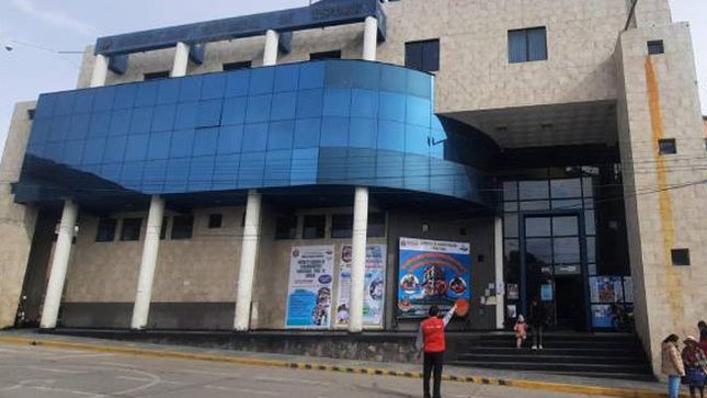 La Contraloría General de la República detectó un perjuicio económico de S/123 000 en contra de la Municipalidad Provincial de Espinar por la falta de cobro de penalidades en cuatro ampliaciones de plazo otorgadas durante la ejecución de la segunda etapa del Sistema de Radio Comunicación Digital para el proyecto “Mejoramiento de los Servicios de Seguridad Ciudadana en el distrito de Espinar". Cuatro funcionarios tendrían presunta responsabilidad civil en estos hechos.