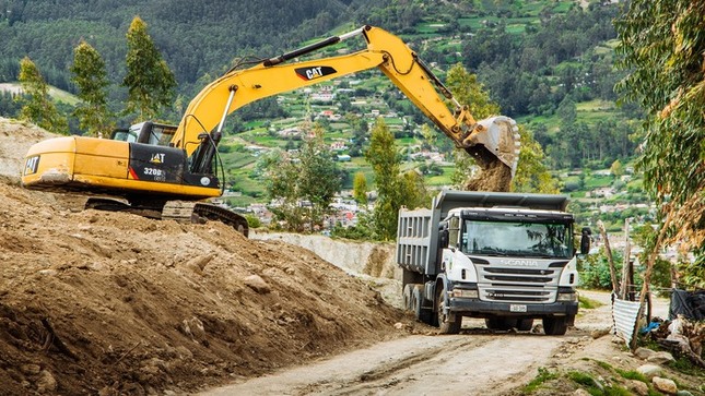 MUNICIPALIDAD DE SAN JERÓNIMO COADYUVA EN LA REMOCIÓN DE TIERRAS PARA UNA FUTURA CONSTRUCCIÓN DE CEMENTERIO EN LA COMUNIDAD DE UNIÓN CHUMBAO