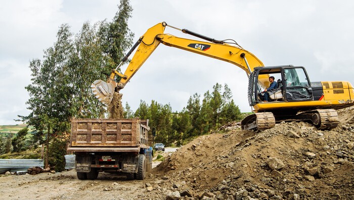 MUNICIPALIDAD DE SAN JERÓNIMO COADYUVA EN LA REMOCIÓN DE TIERRAS PARA UNA FUTURA CONSTRUCCIÓN DE CEMENTERIO EN LA COMUNIDAD DE UNIÓN CHUMBAO