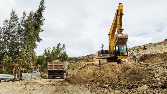 MUNICIPALIDAD DE SAN JERÓNIMO COADYUVA EN LA REMOCIÓN DE TIERRAS PARA UNA FUTURA CONSTRUCCIÓN DE CEMENTERIO EN LA COMUNIDAD DE UNIÓN CHUMBAO
