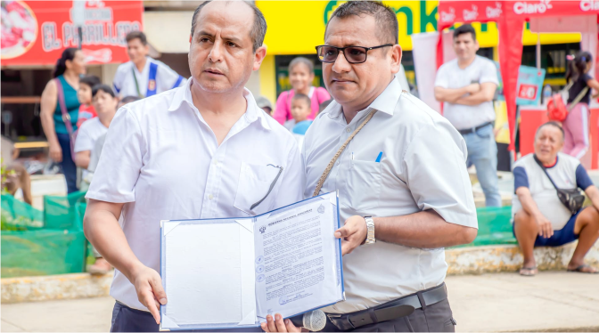 En un importante acto, el Profesor Percy Tuesta Mendoza fue designado como director encargado de la Unidad de Gestión Educativa Local Intercultural Bilingüe Condorcanqui. La resolución de esta designación fue entregada de manera oficial por el director encargado, Dr. Segundo Zumaeta Arista, quien confía en el liderazgo y la experiencia del Profesor Tuesta para continuar fortaleciendo la calidad educativa en la zona.
Este accionar representa una oportunidad para implementar nuevas estrategias y proyectos que beneficien a los estudiantes y contribuyan al desarrollo educativo de la comunidad. La confianza depositada en el Profesor Percy Tuesta Mendoza destaca su trayectoria y compromiso con la mejora continua en el ámbito educativo.