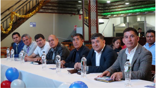 El Proyecto de Inversión Pública "Chasqui Educ@", enfocado en el Mejoramiento del Servicio Educativo Mediante la Implementación y Uso de Tecnologías de la Información y Comunicación (TIC) para el Quinto y Sexto Grado de Primaria, realizó una exposición de acciones y metas alcanzadas durante el 2023, y que, contó con la presencia del director Regional de Educación y funcionarios del Gobierno Regional Amazonas.
Desde su inicio, el proyecto ha demostrado un compromiso sólido con la transformación educativa, con una inversión significativa de más de 13 millones 559 mil soles. Este fondo permitió proporcionar computadoras portátiles a 4,207 estudiantes de nivel primario y benefició a 430 profesores, quienes ahora cuentan con herramientas tecnológicas para fortalecer la calidad de la enseñanza.
Para el próximo año, el proyecto tiene previsto un nuevo impulso con una inversión programada de 3 millones 451 mil soles. Este financiamiento se dirigirá a la adquisición de equipamiento tecnológico adicional y a la implementación de capacitaciones específicas en el uso de las TIC, destinadas tanto a estudiantes como a maestros. Esta iniciativa busca consolidar y expandir los logros obtenidos, promoviendo así un entorno educativo más innovador y adaptado a las demandas de la era digital.