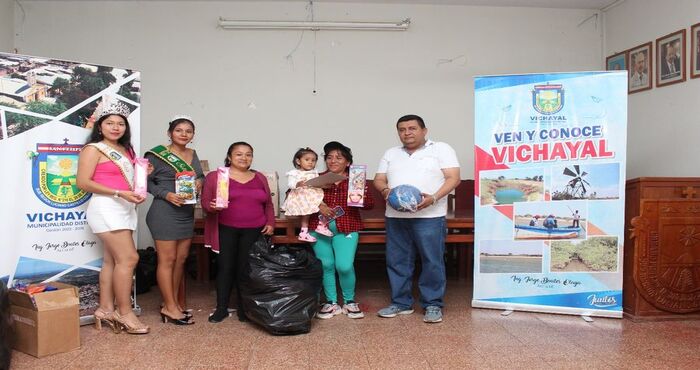 "Magia Navideña en Vichayal: Entrega de Chocolatada y Juguetes a más de Dos Mil Niños"