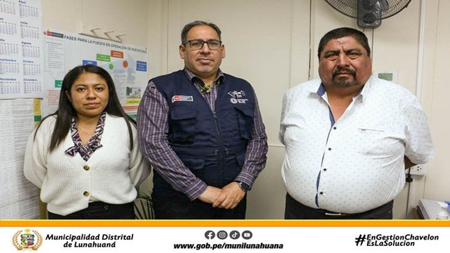 El burgomaestre del Distrito de Lunahuaná Sr. Luis Alberto Conislla Jara en compañía de la Regidora Srta. Irene Fiorella Nolazco Sanchez, sostuvieron una reunión el día miércoles 17 de enero del 2024, con el Ministro de Salud César Vásquez Sánchez y el Asesor de despacho del Ministerio de Salud Sr. Manuel Igor Ñaccha Tapia. Para poder conversar sobre el financiamiento del “Mejoramiento y Ampliación del Centro de Atención de Salud Básico del Distrito de Lunahuaná (Mini Hospital)”. 
En ese sentido, el Alcalde Conislla Jara, dio a conocer la problemática que viene suscitándose en su jurisdicción, siendo la Capital Turística y Cultural de la Provincia de Cañete. En consecuencia, al incremento del nivel población, donde se requiere la atención de salud no solo para nuestro distrito, sino que también beneficiaria nuestros hermanos de las zonas alto andinas. 
El asesor de despacho del MINSA, Ñaccha Tapia, menciono que es un proyecto muy importante para el distrito. Por consiguiente, se debería actualizar la documentación con las normativas actualizadas del Ministerio de Salud y de la Dirección Regional de Salud. En tal sentido, sería importante que como Gobierno Local se pueda ingresar al Programa Nacional de Inversiones en Salud “PRONIS”, en donde se puede obtener la adquisición de una nueva ambulancia que podría formar parte del proyecto del “Mini Hospital”. 
Al mismo tiempo, la Regidora, Nolazco Sánchez, agradeció el apoyo por parte del Asesor del MINSA en brindar todas las facilidades y brindarnos la predisposición de su equipo técnico, para que el proyecto pueda ser una realidad y podamos salvaguardar vidas de nuestra jurisdicción. 
Finalmente, el Ministro de Salud, Vásquez Sánchez, felicito a la autoridad local por el compromiso que tiene en mejorar su distrito en el ámbito de salud para sus ciudadanos. En tal sentido, indico que el proyecto del Mini Hospital se encuentra considerado en el Plan 1000. 

#EnGestionChavelonEsLaSolucion