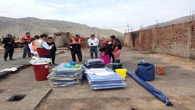Entrega de ayuda humanitaria a cuatro familias que resultaron afectadas por un incendio que arrasó sus viviendas.