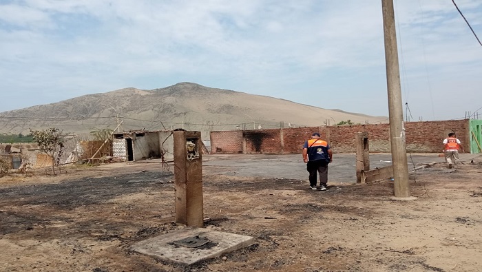 Entrega de ayuda humanitaria a cuatro familias que resultaron afectadas por un incendio que arrasó sus viviendas.