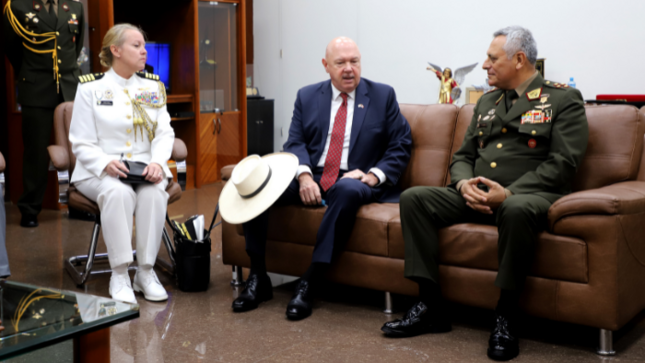 Comitiva de la Embajada de EE. UU. visita al jefe del Comando Conjunto de las Fuerzas Armadas 