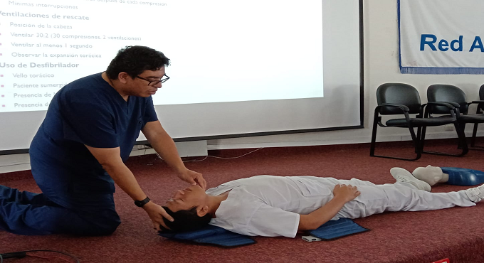 Conductores de ambulancias de EsSalud Áncash reciben capacitación en RCP básico