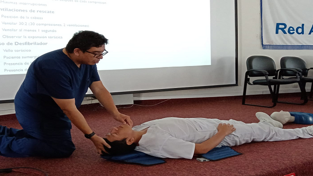 Conductores de ambulancias de EsSalud Áncash reciben capacitación en RCP básico