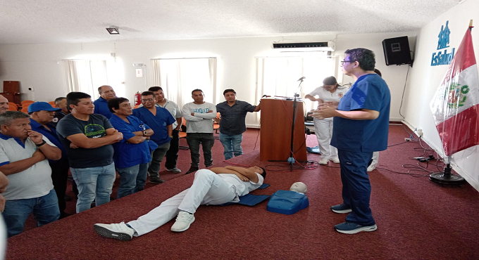 Conductores de ambulancias de EsSalud Áncash reciben capacitación en RCP básico