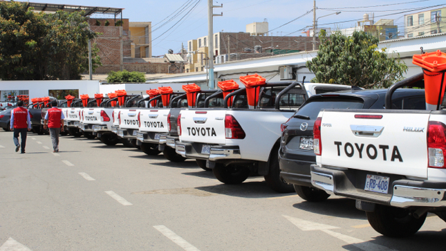 La Contraloría General evidenció que la Gerencia Regional de Contrataciones del Gobierno Regional (GORE) La Libertad elaboró y suscribió un contrato para la adquisición de 18 camionetas para la Subgerencia de Obras y Supervisión sin tener en cuenta lo señalado en las especificaciones técnicas de las bases integradas del procedimiento de selección.