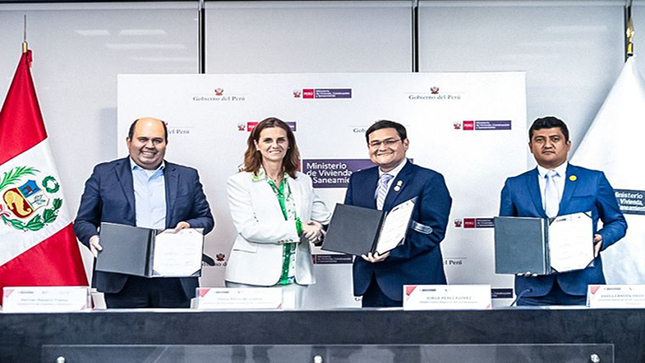 MVCS firma adenda que permitirá construir más de 3 mil viviendas en Lambayeque
