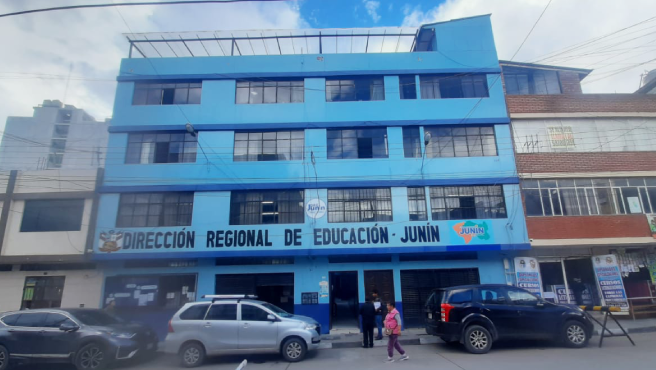 La Contraloría General determinó responsabilidad penal en 27 funcionarios y servidores públicos de la Dirección Regional de Educación Junín (DREJ) y de la Unidad de Gestión Educativa Local (UGEL) Tarma por el pago de bonificaciones a trabajadores del régimen laboral 276 durante los años 2019 y 2020.