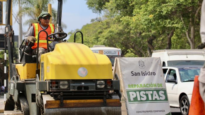 Mantenimiento de vías: cruce de las avenidas Salaverry y Cádiz