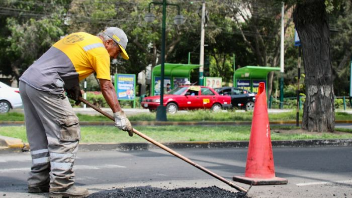 Mantenimiento de vías: cruce de las avenidas Salaverry y Cádiz