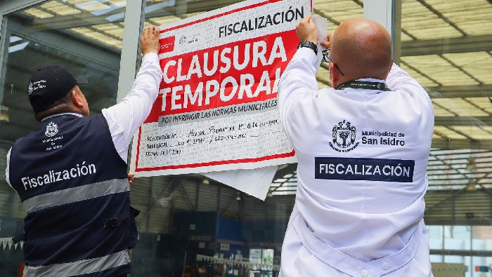 Cierre de piscinas en el colegio Alfonso Ugarte