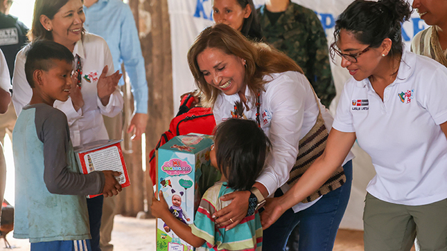 Presidenta Boluarte lleva ayuda humanitaria, suministros médicos y vestimenta a comunidad amazónica Yomibato