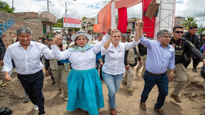 Ministra de Vivienda participa de la colocación de la primera piedra de obra de agua y saneamiento en Ayacucho
