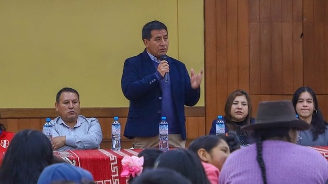 Trabajando por la educación de los chavinos.