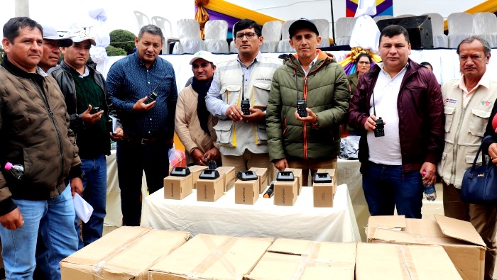 GORE entrega indumentaria y motocicletas a rondas campesinas de Ayabaca