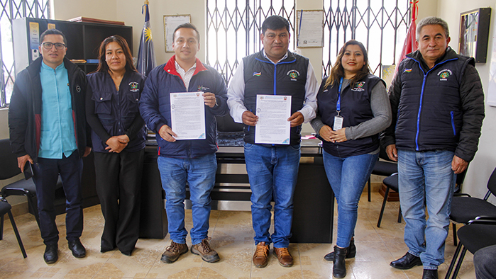 imagen de la firma del convenio entre las dos instituciones
