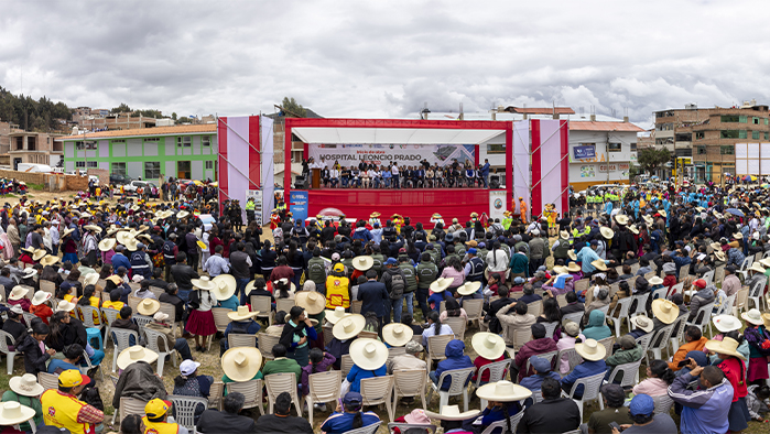Acto protocolar de la primera piedra de la construcción del nuevo hospital Leoncio Prado.