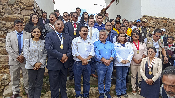 Acto protocolar de la primera piedra de la construcción del nuevo hospital Leoncio Prado.