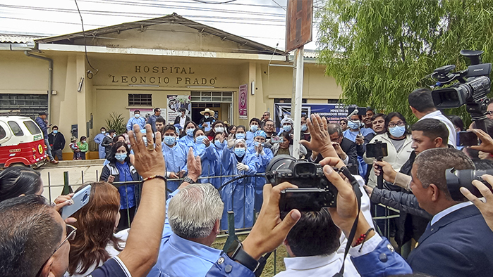 Acto protocolar de la primera piedra de la construcción del nuevo hospital Leoncio Prado.
