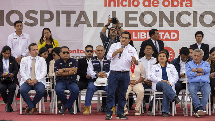 Acto protocolar de la primera piedra de la construcción del nuevo hospital Leoncio Prado.