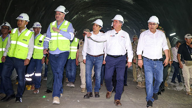 Ministro Raúl Pérez Reyes supervisa avance de la construcción del túnel Machu Picchu en Cusco