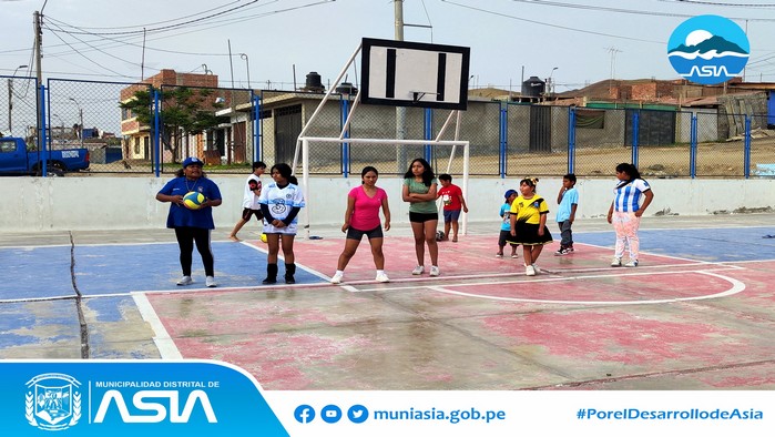 Con éxito realizan las clases del taller de vóley