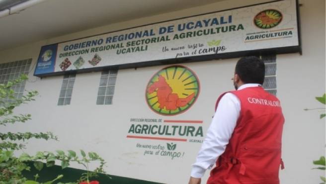 La Contraloría General identificó que funcionarios de la Dirección Regional de Agricultura durante los años 2015 al 2018 ejecutaron procedimientos de formalización y titulación de predios en el sector carretera Masisea – Imiría a pesar que la zona tenía cobertura boscosa predominante e incluía territorio de comunidades nativas y áreas de conservación, situación que originó la perdida de 3316.0686 hectáreas de terreno.