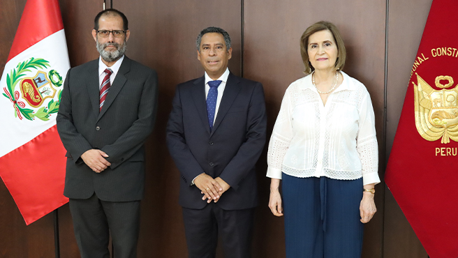 El presidente del Tribunal Constitucional Francisco Morales junto al presidente del Fuero Militar Policial Arturo Giles y la vicepresidenta del TC Luz Pacheco Zerga.